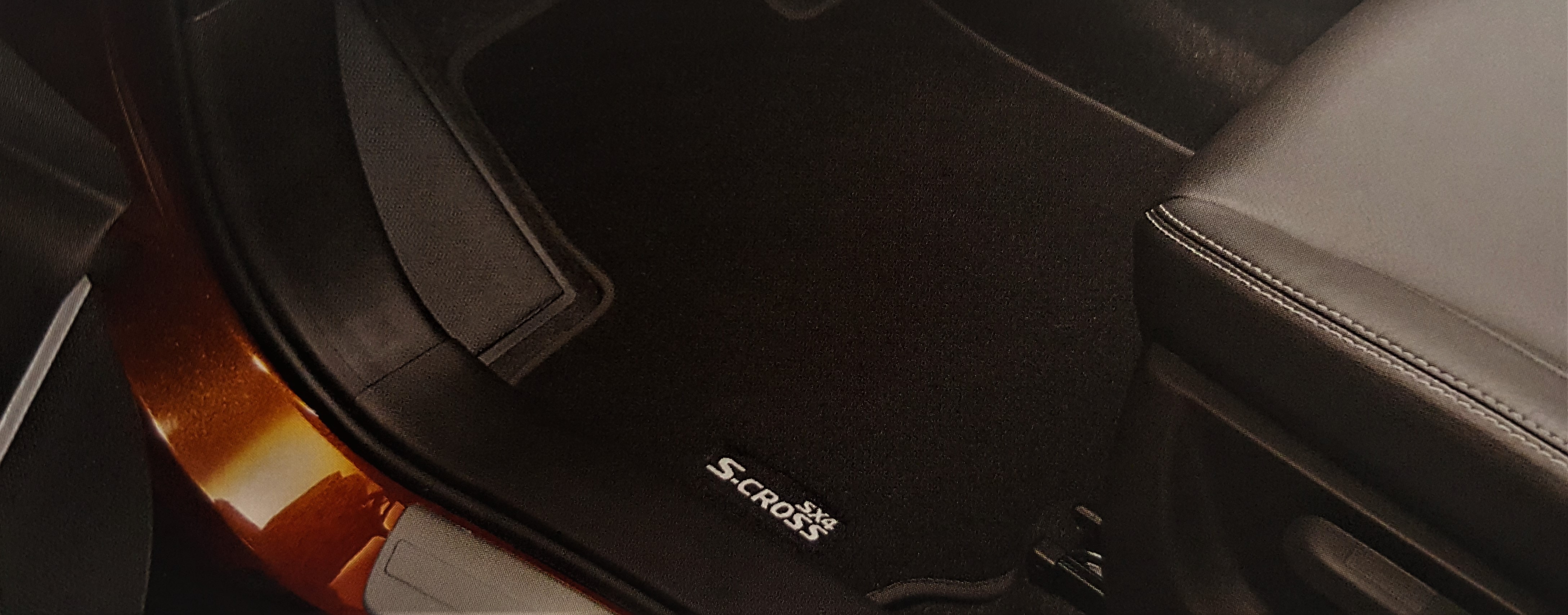 Fußmatten Gummimatten für Suzuki Swace Matte Automatten Passform Schwa